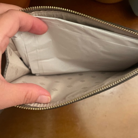 Kate Spade ♠️ wristlet - Picture 8 of 10